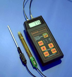Hanna Instruments HI 8424 Digital, Portable pH Meter